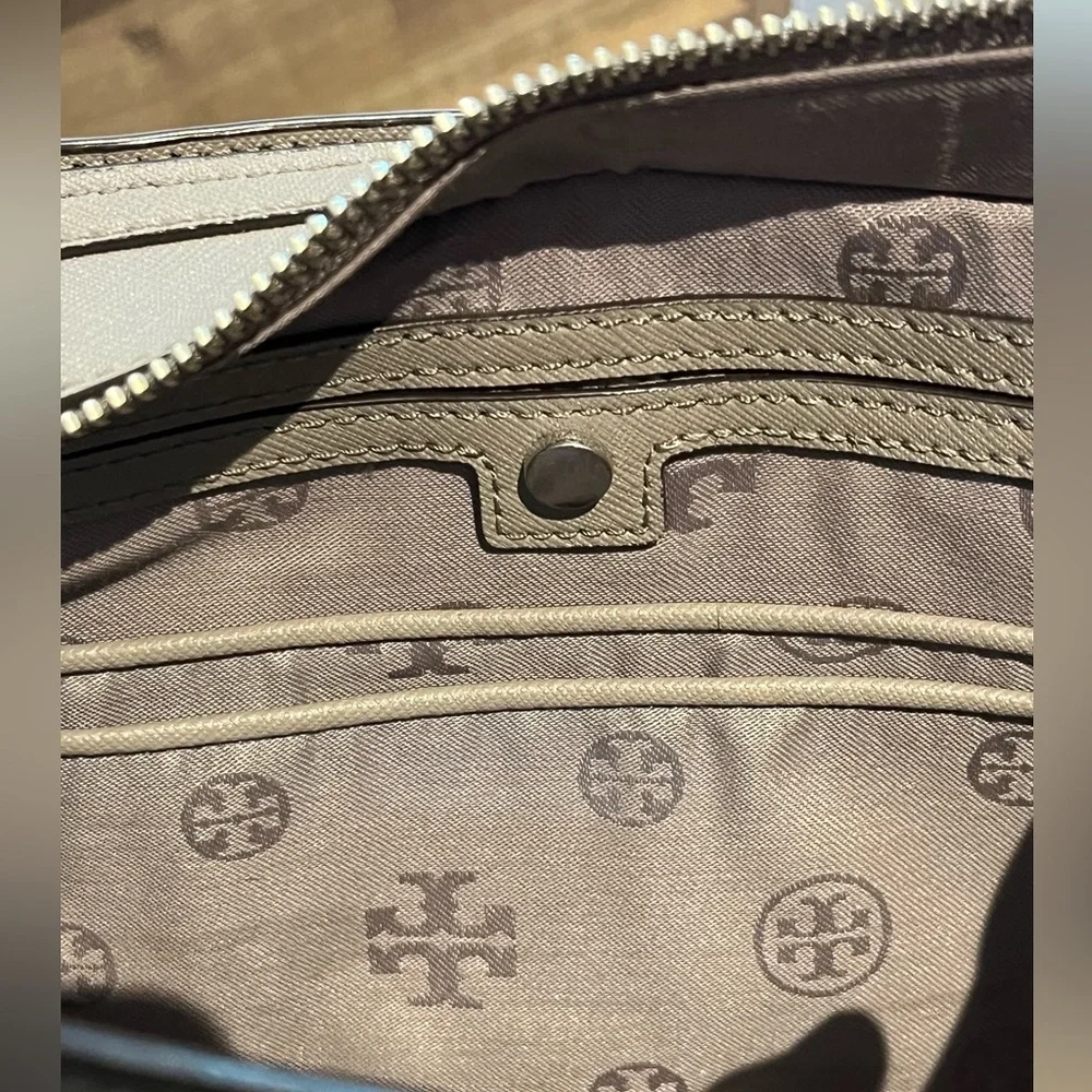 Tory Burch Robinson Small Zip Leather Tote - Picture 15 of 17